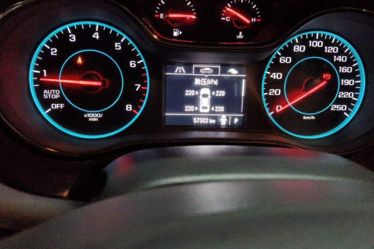 Used Chevrolet Cruze 2017 1.5L Automatic Pioneer Sunroof Edition Odometer Close Up