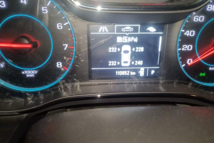 Used Chevrolet Cruze 2017 1.5L Automatic Pioneer Sunroof Edition Odometer Close Up