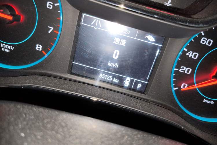Used Chevrolet Cruze 2017 1.5L Automatic Pioneer Sunroof Edition Odometer Close Up