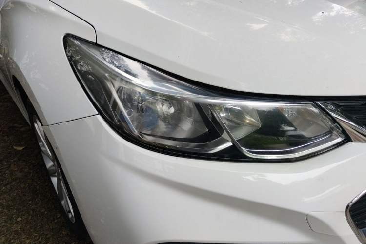 Used Chevrolet Cruze 2017 1.5L Automatic Pioneer Sunroof Edition Right Front Headlight