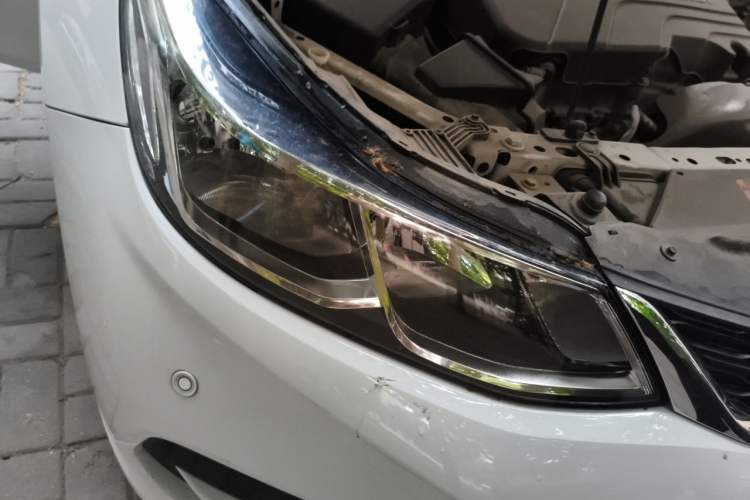 Used Chevrolet Cruze 2017 1.5L Hatchback Automatic Pioneer Sunroof Edition Right Front Headlight