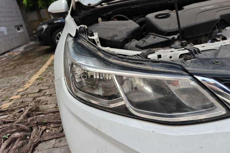 Used Chevrolet Cruze 2017 1.5L Automatic Pioneer Sunroof Edition Right Front Headlight