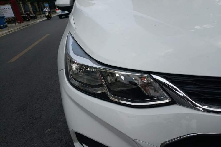 Used Chevrolet Cruze 2017 1.5L Automatic Pioneer Sunroof Edition Right Front Headlight