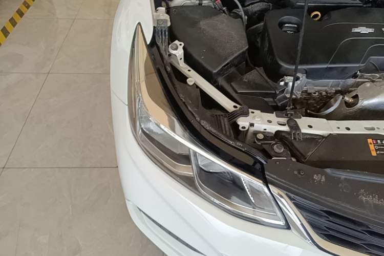 Used Chevrolet Cruze 2017 1.5L Automatic Pioneer Sunroof Edition Right Front Headlight