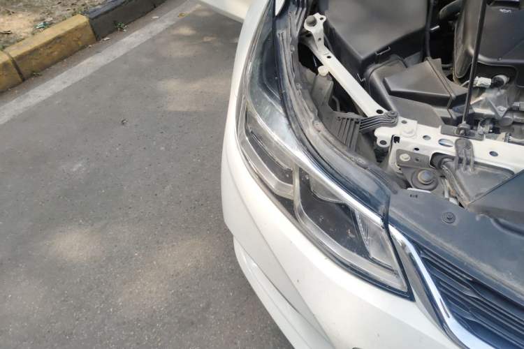 Used Chevrolet Cruze 2017 1.5L Automatic Pioneer Sunroof Edition Right Front Headlight