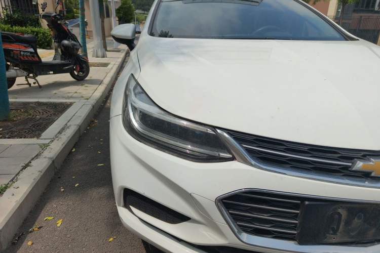 Used Chevrolet Cruze 2017 1.5L Automatic Pioneer Sunroof Edition Right Front Headlight