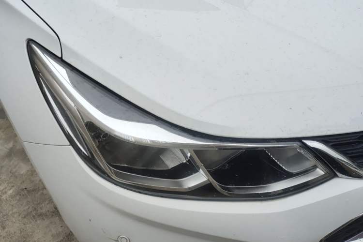 Used Chevrolet Cruze 2017 1.5L Automatic Pioneer Sunroof Edition Right Front Headlight