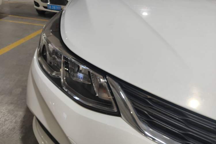 Used Chevrolet Cruze 2017 1.5L Automatic Pioneer Sunroof Edition Right Front Headlight