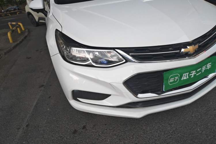 Used Chevrolet Cruze 2017 1.5L Automatic Pioneer Sunroof Edition Right Front Headlight