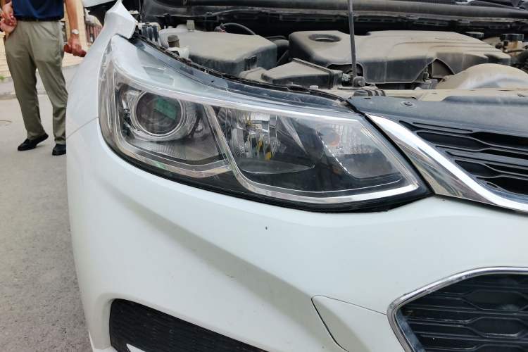 Used Chevrolet Cruze 2017 1.5L Automatic Pioneer Sunroof Edition Right Front Headlight