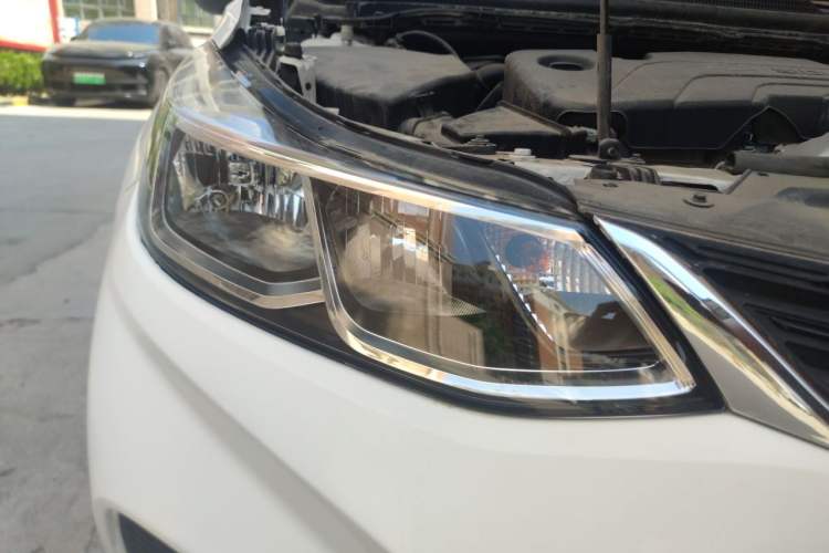 Used Chevrolet Cruze 2017 1.5L Automatic Pioneer Sunroof Edition Right Front Headlight
