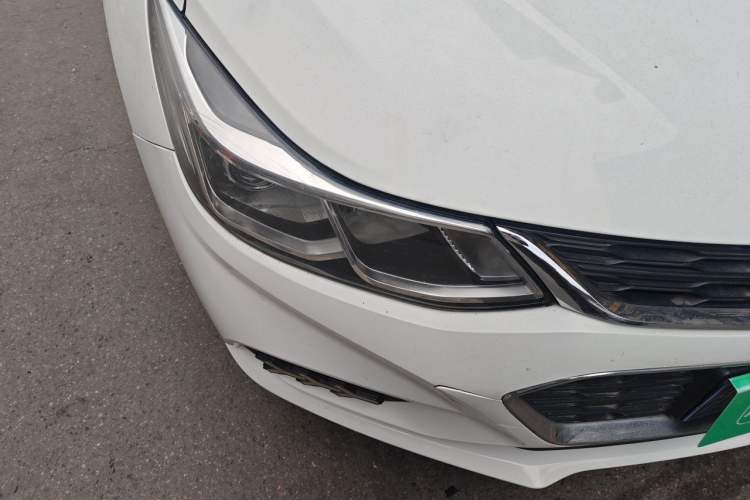 Used Chevrolet Cruze 2017 1.5L Automatic Pioneer Sunroof Edition Right Front Headlight