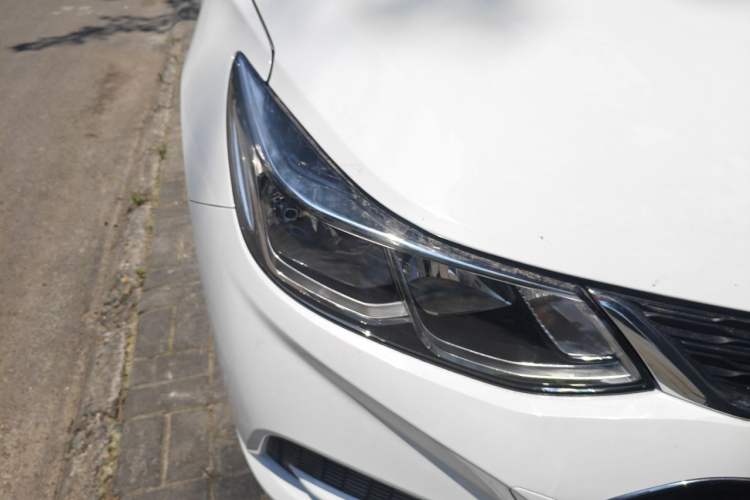 Used Chevrolet Cruze 2017 1.5L Automatic Pioneer Sunroof Edition Right Front Headlight