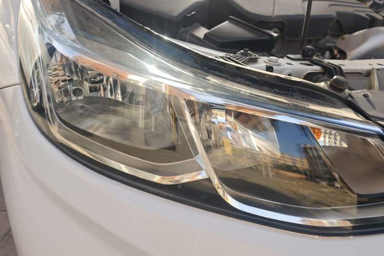 Used Chevrolet Cruze 2017 1.5L Manual Pioneer Edition Right Front Headlight