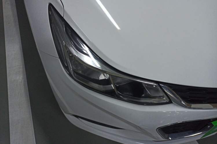 Used Chevrolet Cruze 2017 1.5L Automatic Pioneer Sunroof Edition Right Front Headlight