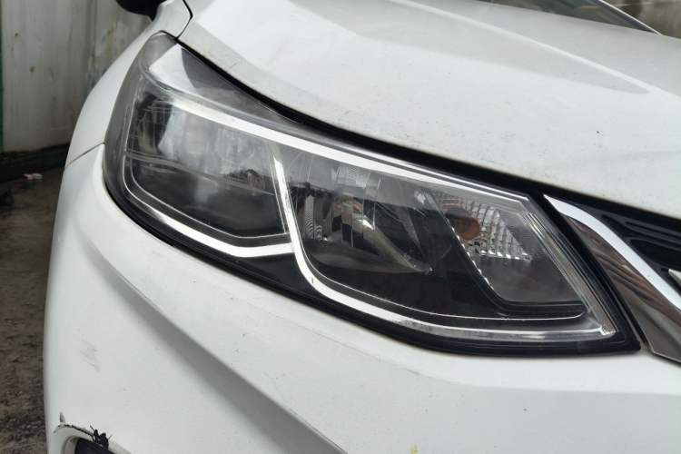 Used Chevrolet Cruze 2017 1.5L Automatic Pioneer Sunroof Edition Right Front Headlight