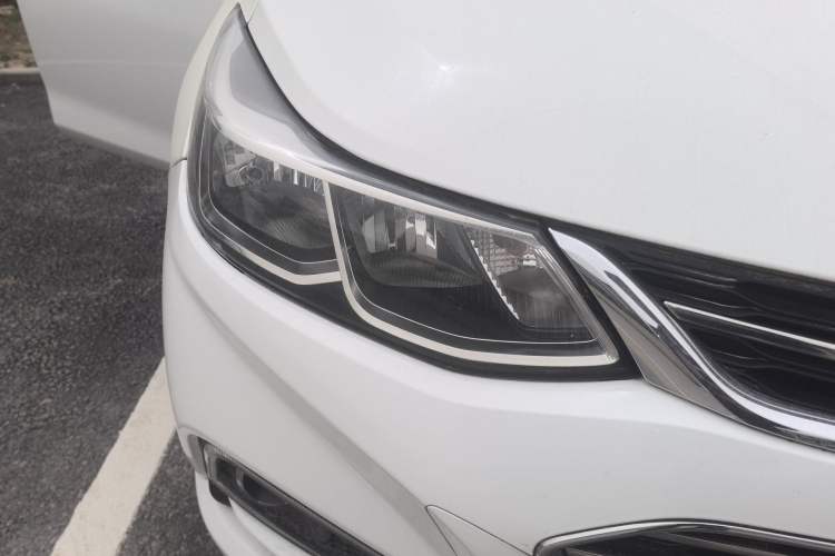 Used Chevrolet Cruze 2017 1.5L Automatic Pioneer Sunroof Edition Right Front Headlight