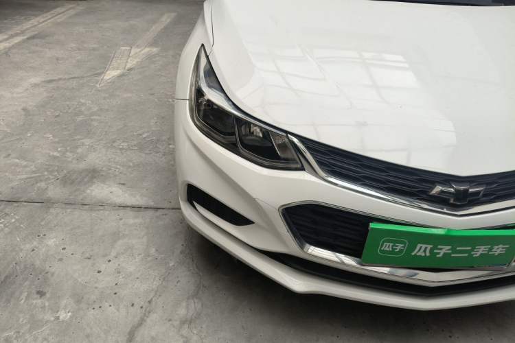 Used Chevrolet Cruze 2017 1.5L Hatchback Automatic Pioneer Sunroof Edition Right Front Headlight