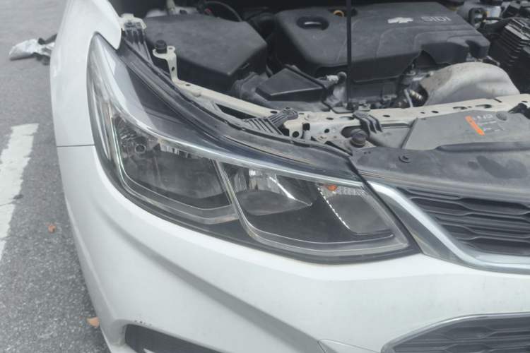 Used Chevrolet Cruze 2017 1.5L Automatic Pioneer Sunroof Edition Right Front Headlight