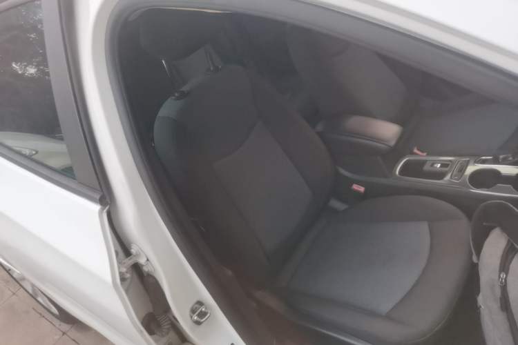 Used Chevrolet Cruze 2017 1.5L Automatic Pioneer Sunroof Edition Right Front Seat