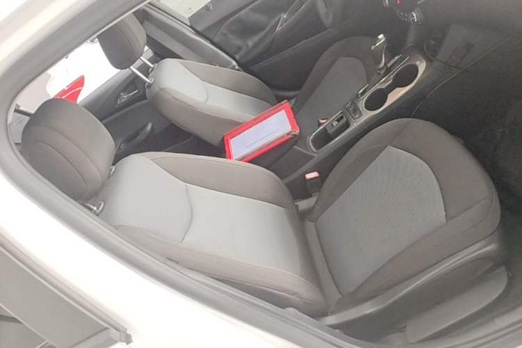 Used Chevrolet Cruze 2017 1.5L Automatic Pioneer Sunroof Edition Right Front Seat