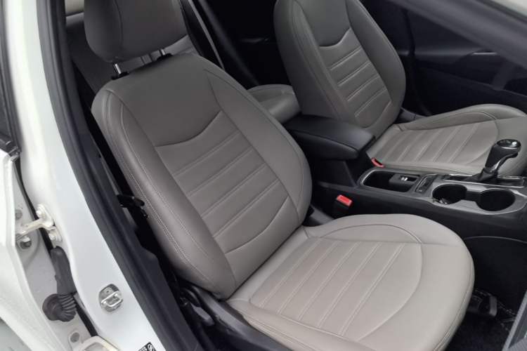 Used Chevrolet Cruze 2017 1.5L Automatic Pioneer Sunroof Edition Right Front Seat