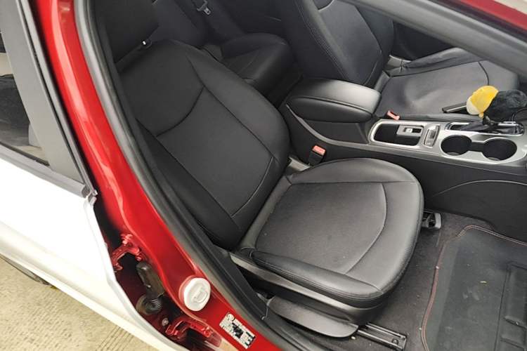 Used Chevrolet Cruze 2017 1.5L Automatic Pioneer Sunroof Edition Right Front Seat