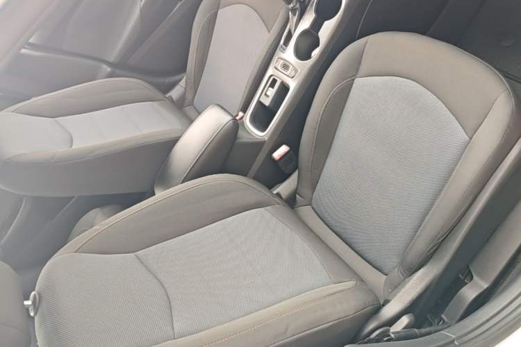 Used Chevrolet Cruze 2017 1.5L Automatic Pioneer Sunroof Edition Right Front Seat