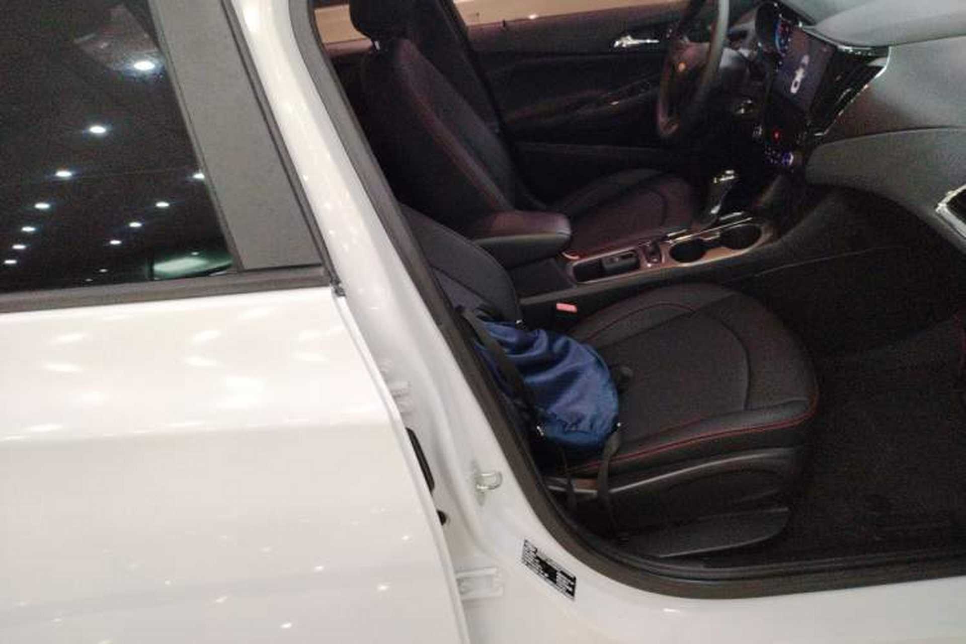 Used Chevrolet Cruze 2017 1.5L Automatic Pioneer Sunroof Edition Right Front Seat