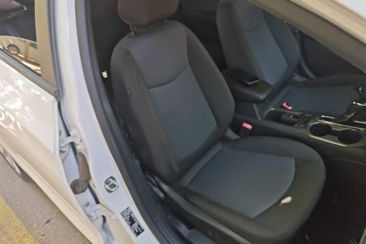 Used Chevrolet Cruze 2017 1.5L Automatic Pioneer Sunroof Edition Right Front Seat