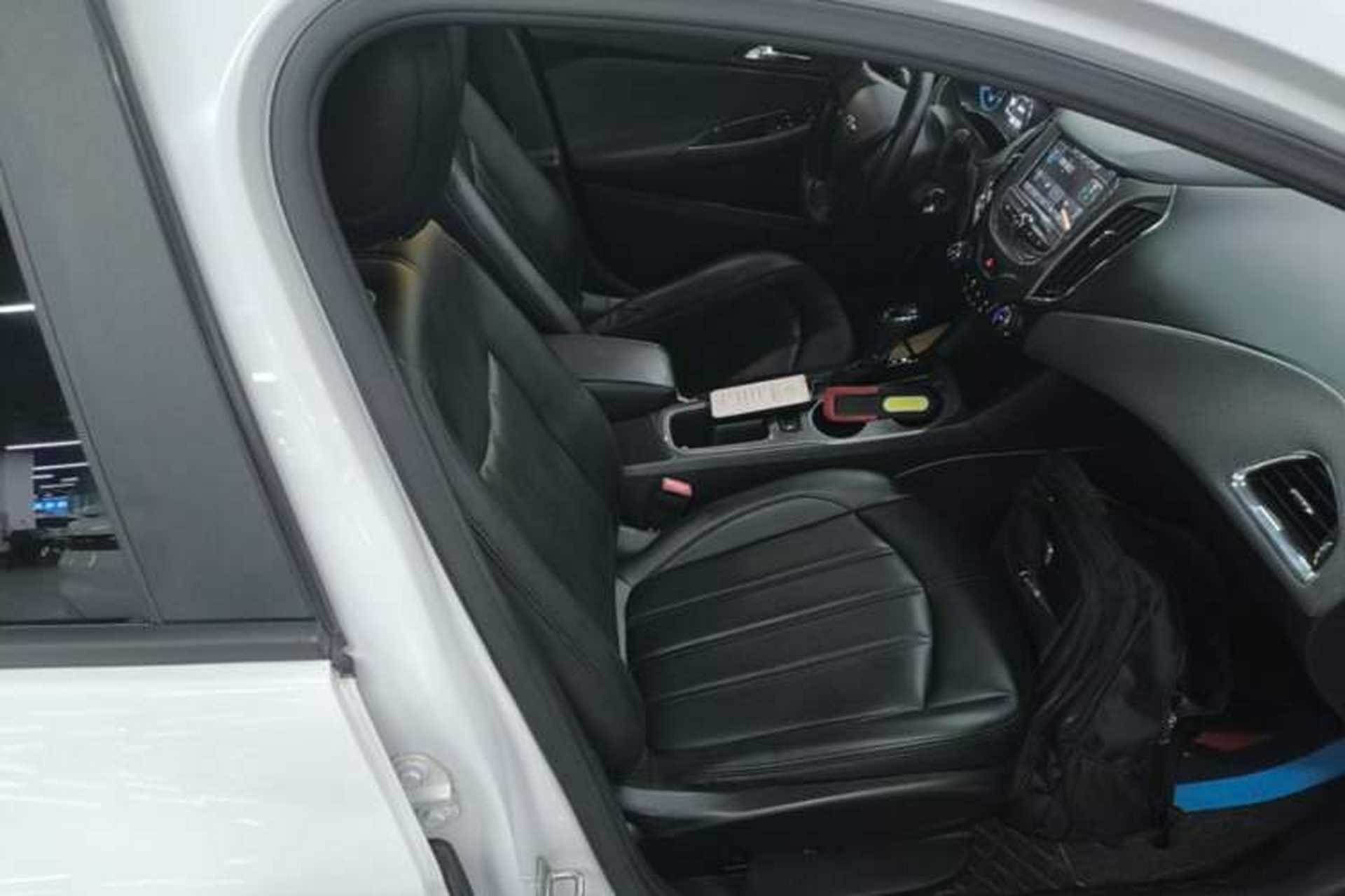 Used Chevrolet Cruze 2017 1.5L Automatic Pioneer Sunroof Edition Right Front Seat