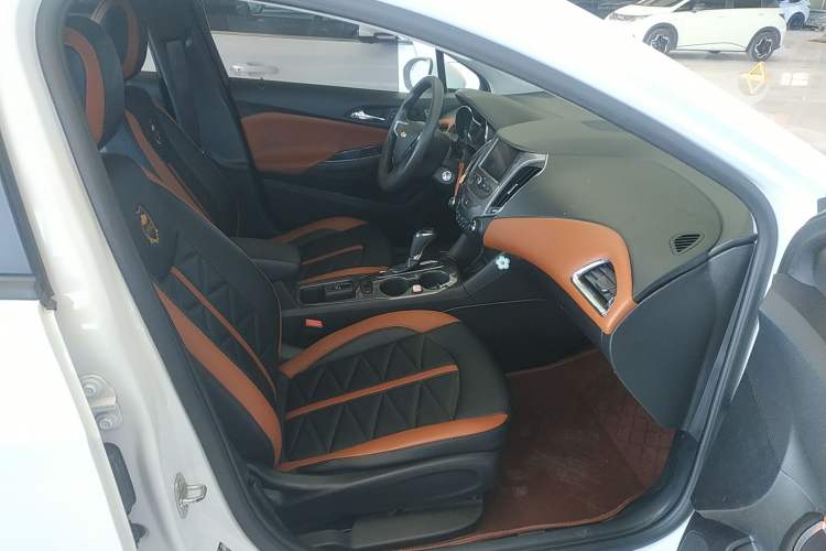 Used Chevrolet Cruze 2017 1.5L Automatic Pioneer Sunroof Edition Right Front Seat