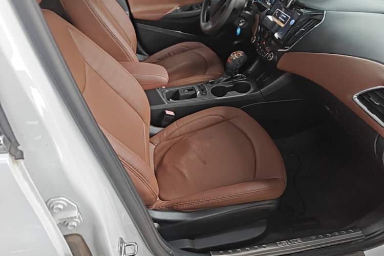 Used Chevrolet Cruze 2017 1.5L Automatic Pioneer Sunroof Edition Right Front Seat