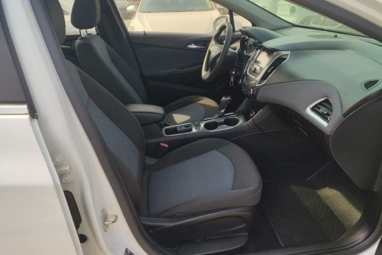 Used Chevrolet Cruze 2017 1.5L Automatic Pioneer Sunroof Edition Right Front Seat