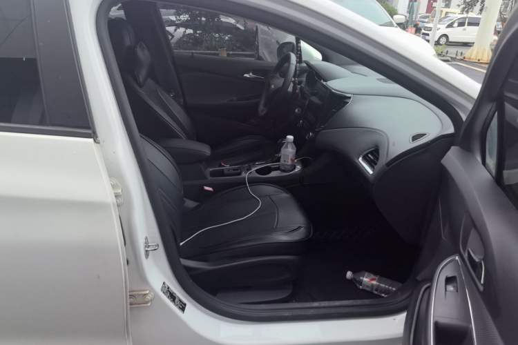 Used Chevrolet Cruze 2017 1.5L Automatic Pioneer Sunroof Edition Right Front Seat