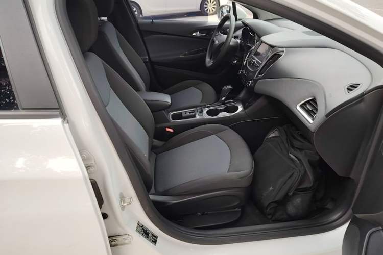 Used Chevrolet Cruze 2017 1.5L Automatic Pioneer Sunroof Edition Right Front Seat