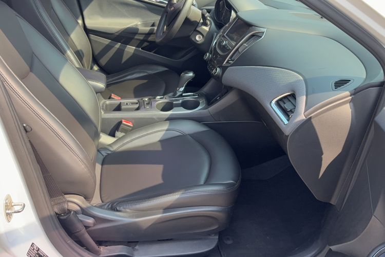 Used Chevrolet Cruze 2017 1.5L Automatic Pioneer Sunroof Edition Right Front Seat