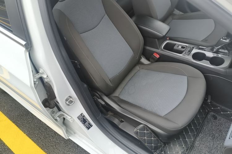 Used Chevrolet Cruze 2017 1.5L Automatic Pioneer Sunroof Edition Right Front Seat
