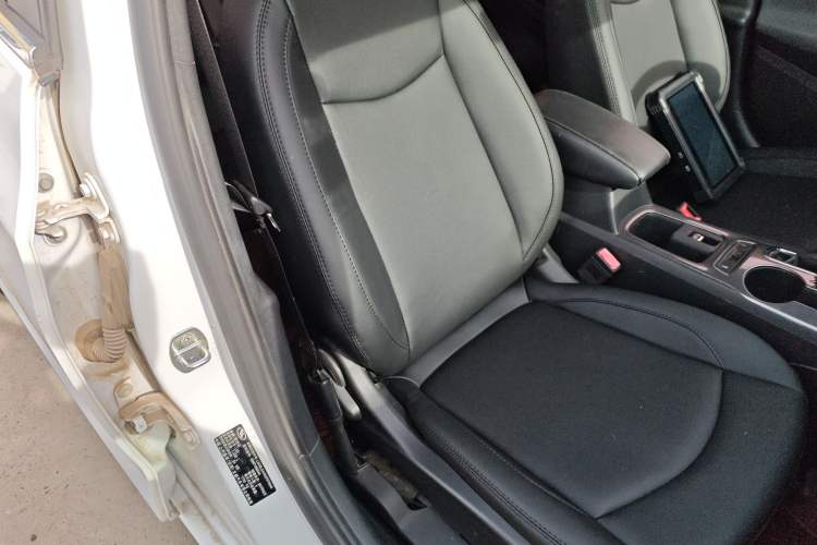 Used Chevrolet Cruze 2017 1.5L Automatic Pioneer Sunroof Edition Right Front Seat