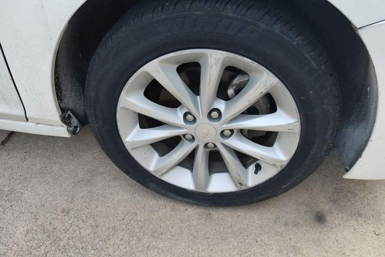 Used Chevrolet Cruze 2017 1.5L Automatic Pioneer Sunroof Edition Right Front Wheel Hub