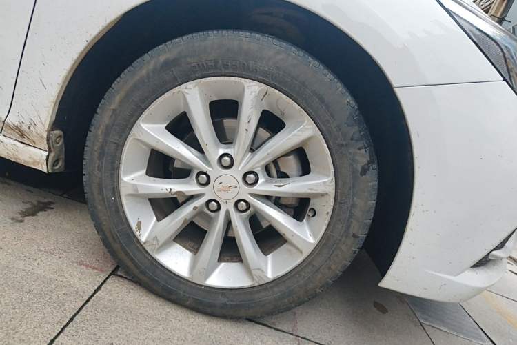 Used Chevrolet Cruze 2017 1.5L Automatic Pioneer Sunroof Edition Right Front Wheel Hub