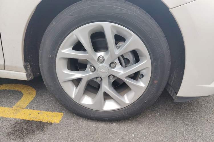 Used Chevrolet Cruze 2017 1.5L Hatchback Automatic Xuanfeng Edition Right Front Wheel Hub