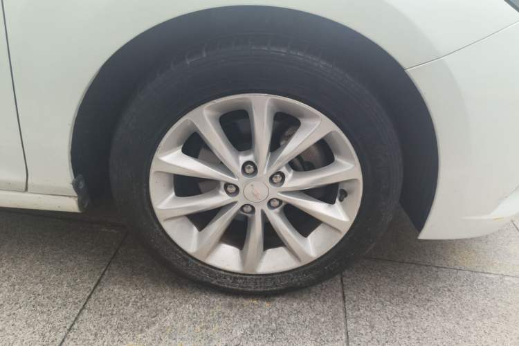 Used Chevrolet Cruze 2017 1.5L Automatic Pioneer Sunroof Edition Right Front Wheel Hub