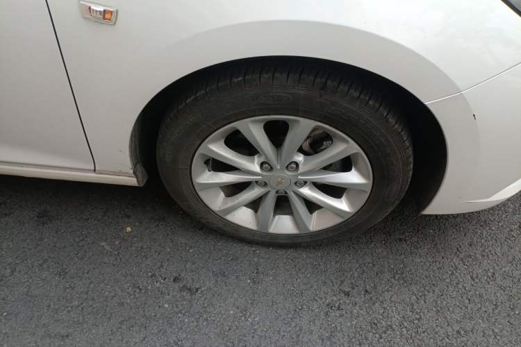 Used Chevrolet Cruze 2017 1.5L Automatic Pioneer Sunroof Edition Right Front Wheel Hub