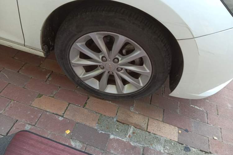 Used Chevrolet Cruze 2017 1.5L Automatic Pioneer Sunroof Edition Right Front Wheel Hub