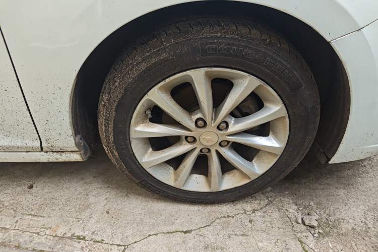 Used Chevrolet Cruze 2017 1.4T Dual-Clutch Pioneer Sunroof Edition Right Front Wheel Hub