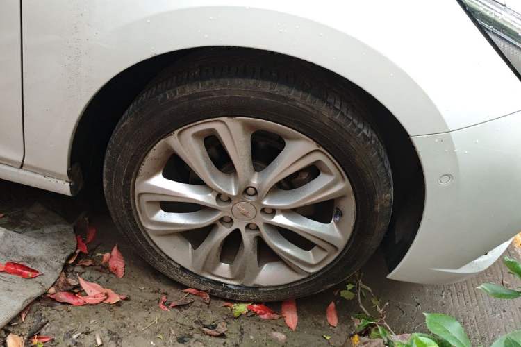 Used Chevrolet Cruze 2017 1.4T Dual-Clutch Lingfeng Edition Right Front Wheel Hub
