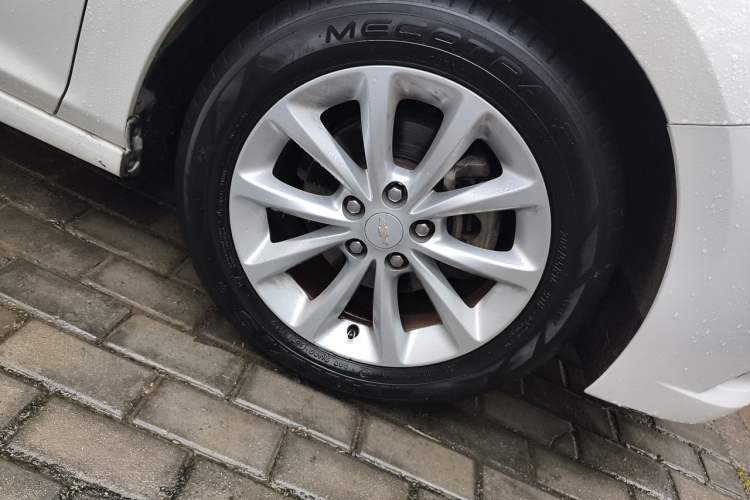 Used Chevrolet Cruze 2017 1.4T Dual-Clutch Xuanfeng Edition Right Front Wheel Hub