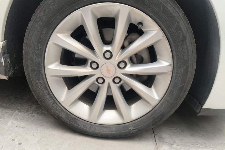 Used Chevrolet Cruze 2017 1.5L Hatchback Automatic Pioneer Sunroof Edition Right Front Wheel Hub