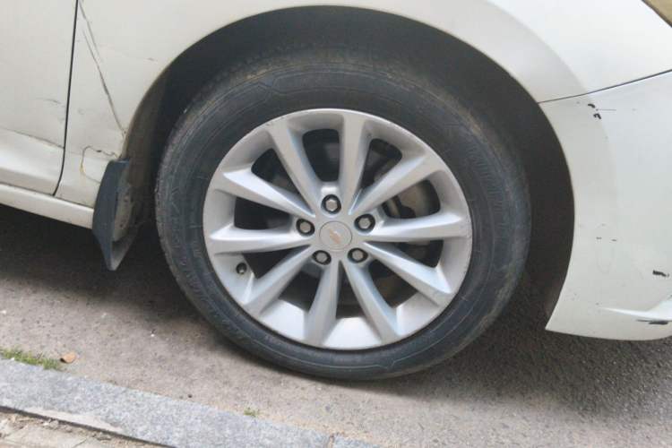 Used Chevrolet Cruze 2017 1.5L Automatic Pioneer Sunroof Edition Right Front Wheel Hub
